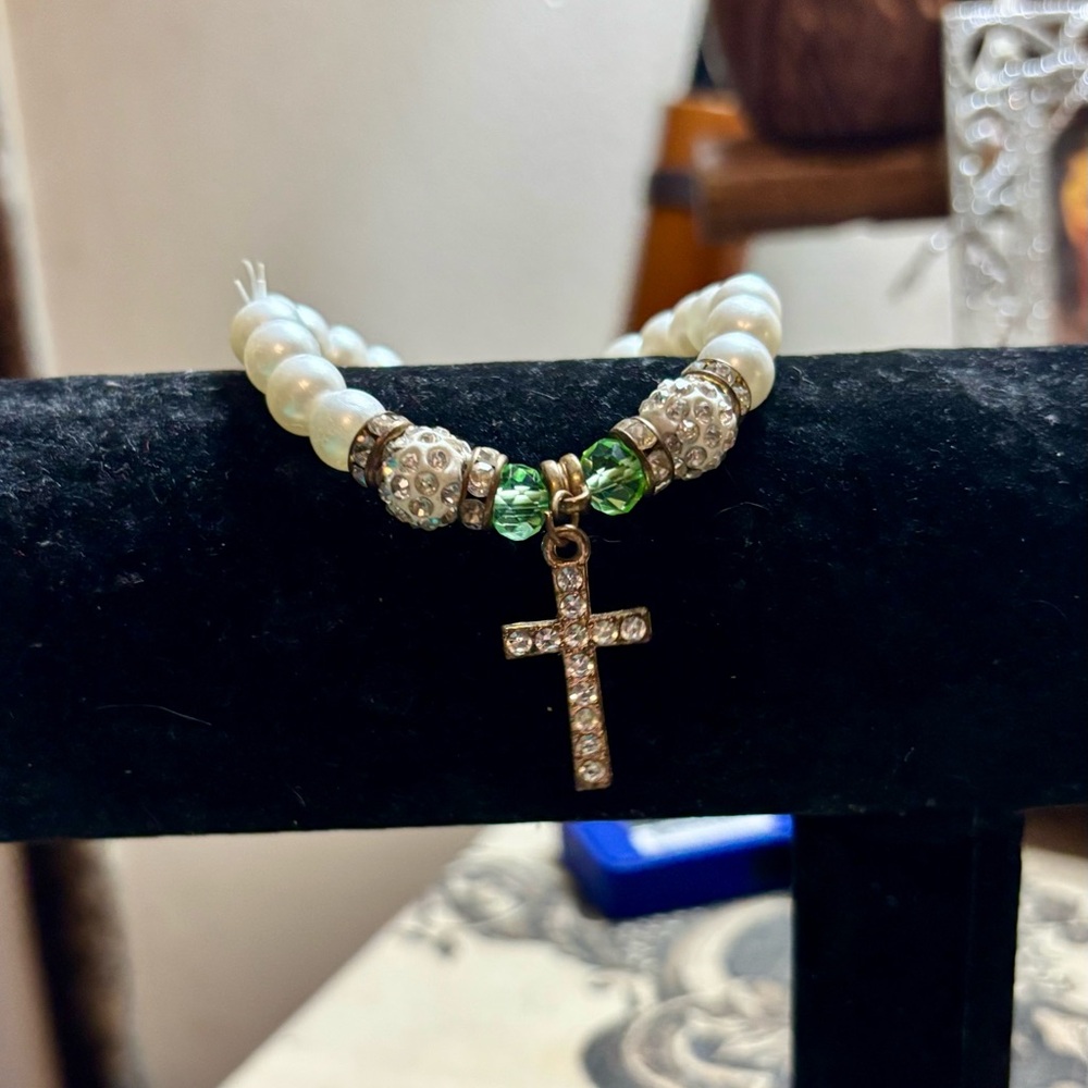 Elegant Pearl and Green Beaded Cross Bracelet